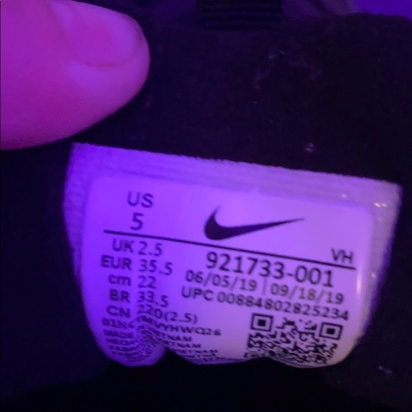 Women’s Nike’s - Picture 3 of 4